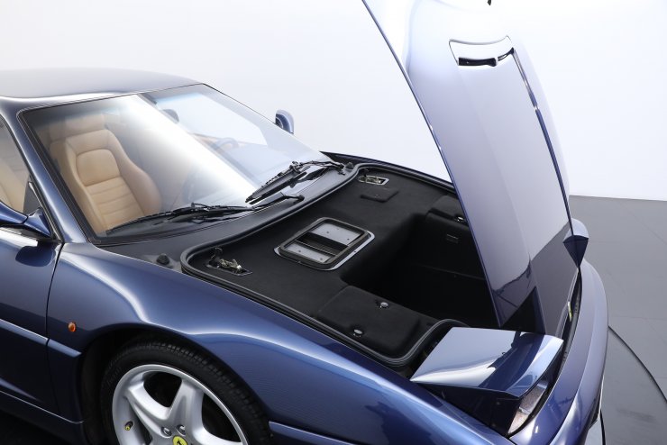 フェラーリ F355 Berlinetta 6MT 新車並行車 XRシャーシ 後期モデル