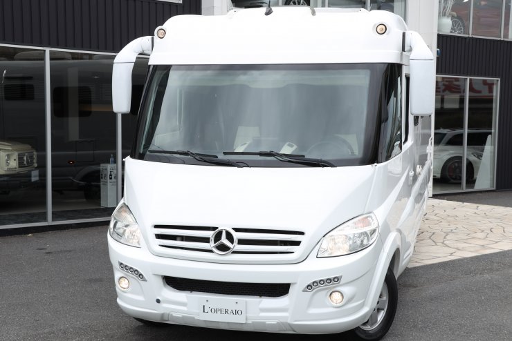 メルセデスベンツ エストレル 57エクスクルーシブ キャンピングカー 新車並行 左ハンドル カロッツェリアhddナビ 地デジ テレビ2台 フロント バックカメラ クルコン ハロゲンヘッドライト 電動サンシェード 純正16インチaw ルーフソーラーパネル シャワー室 最後部ベッド