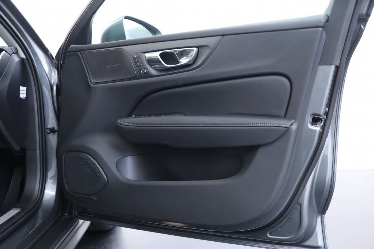 ボルボ V60 Crosscountry T5 AWD Pro 1オーナー 電動パノラマガラス