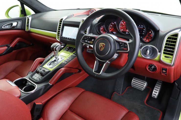 ポルシェ カイエン(Type958) GTS TIP-S 後期モデル Sport-Chrono PKG