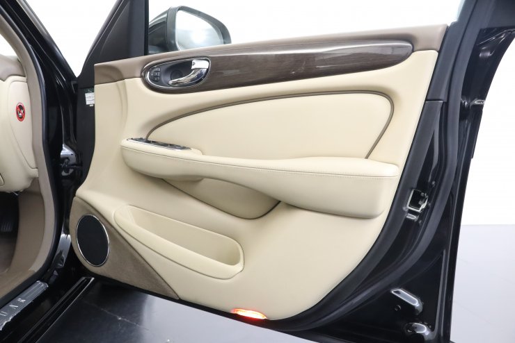 ジャガー XJ 3.0 Luxury Limited 限定30台 後期モデル ワンオーナー