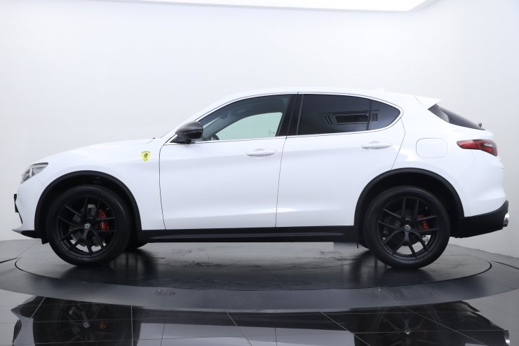 アルファロメオ ステルヴィオ STELVIO First Edition 限定400台 レッド