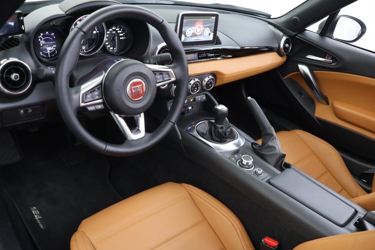 フィアット 124 spider Lusso 6速MT、 国内1オーナー、 プレミアム