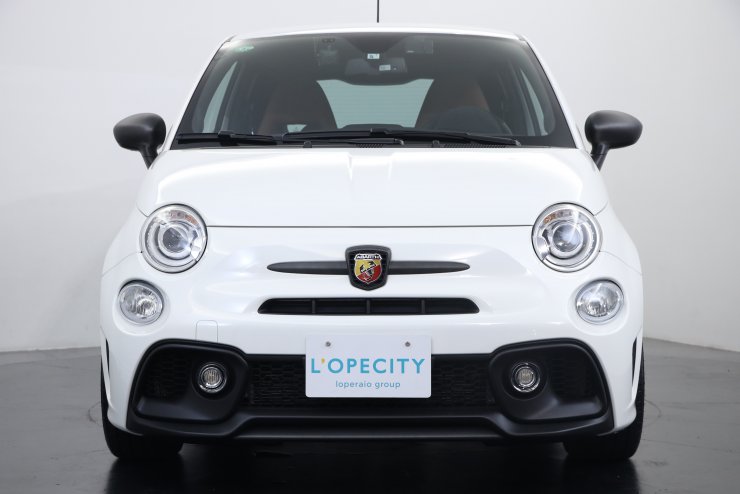 アバルト 595 COMPETIZIONE 5MT 左ハンドル ブラック×レッドサベルト