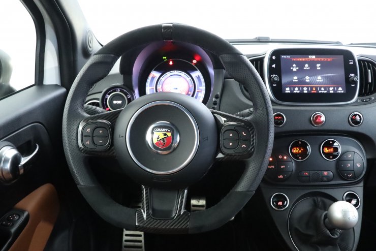 アバルト 595 COMPETIZIONE 5MT 左ハンドル ブラック×レッドサベルト