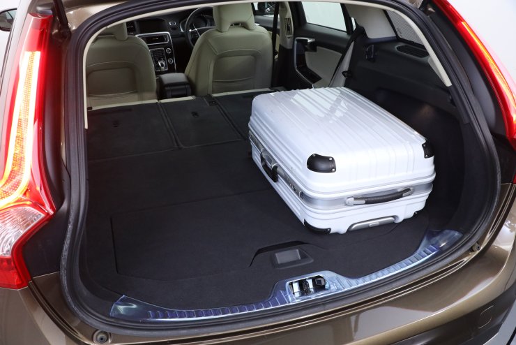 ボルボ V60 Crosscountry D4 クラシック 有償カラー サンルーフ
