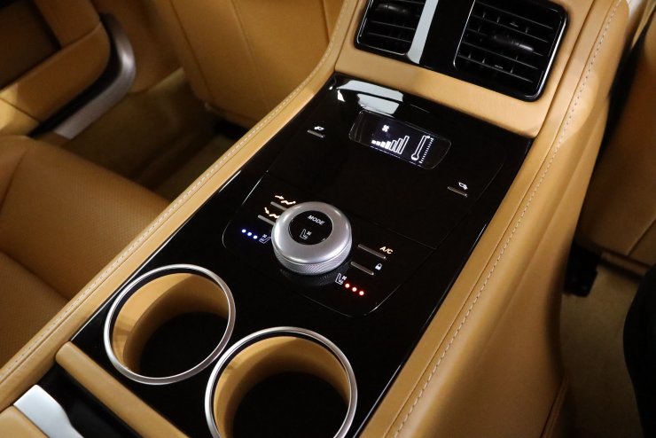 アストンマーティン ラピード S Shadow Edition TouchtronicⅢ 特別