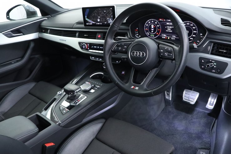 アウディ A4 2.0TFSI quattro S-LinePKG マトリクスLEDヘッドライト