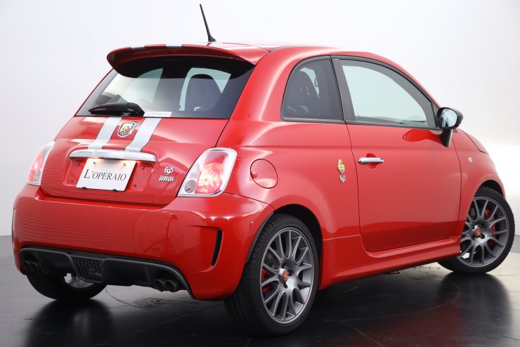 アバルト 695トリブートフェラーリ 世界限定1696台（日本150台） 特別