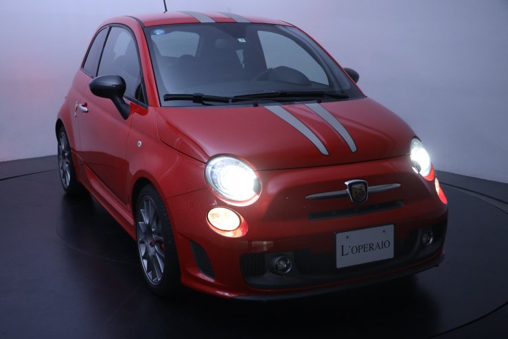 アバルト 695トリブートフェラーリ 世界限定1696台（日本150台） 特別