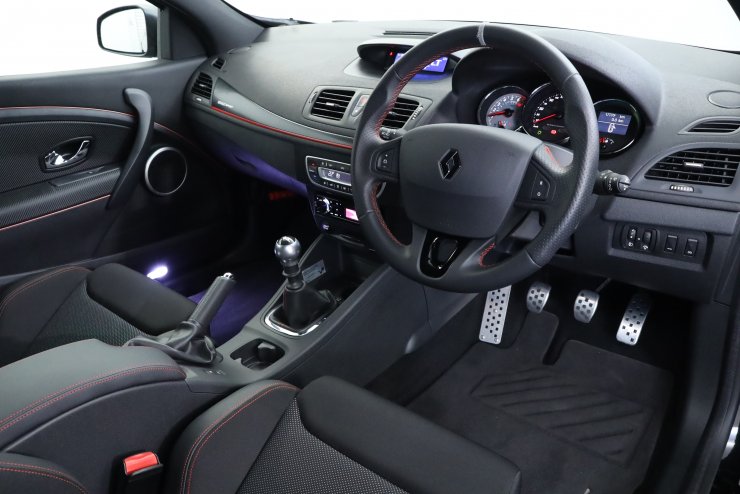 ルノー メガーヌ Rs 273 Final Edition 0台限定車 Recaro製バケットシート ブレンボレッドキャリパー 18インチブラックaw 令和3年8月迄 中古車