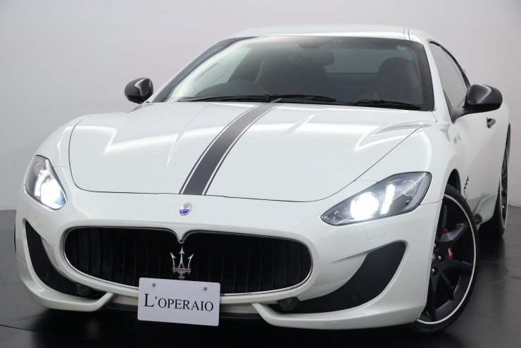マセラティ グラントゥーリズモ Sport MCオートシフト 右ハンドル