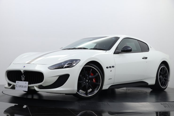 マセラティ グラントゥーリズモ Sport MCオートシフト 右ハンドル