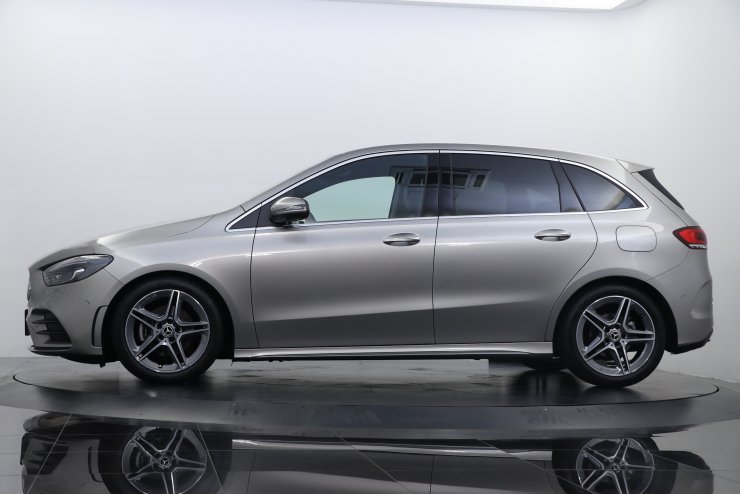 メルセデスベンツ Bクラス B180 AMG-Line 現行モデル ワンオーナー