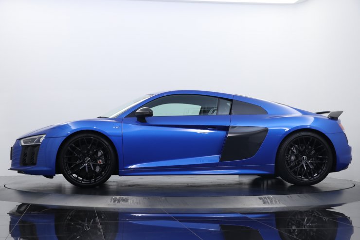 アウディ R8 5.2 FSI V10 Plus Quattro カーボンセラミックブレーキ 