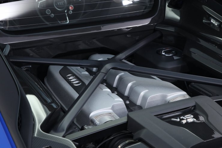 アウディ R8 5.2 FSI V10 Plus Quattro カーボンセラミックブレーキ 