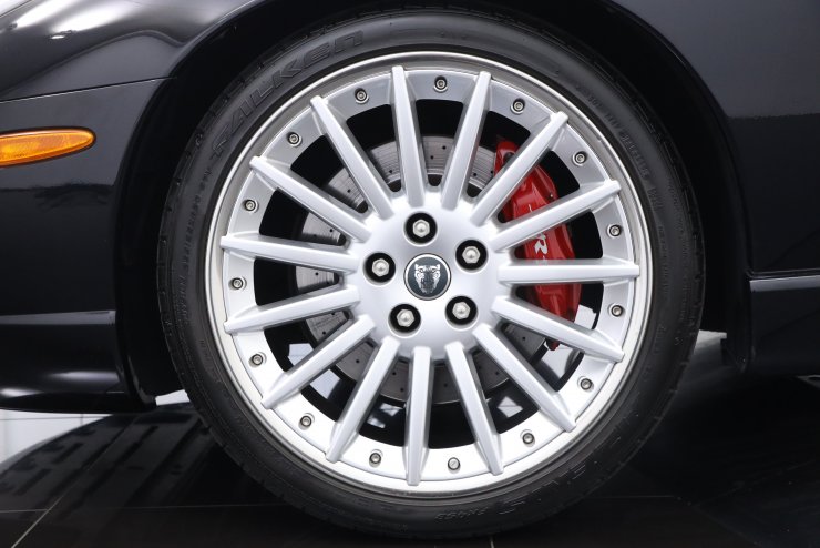 ジャガー XKR Black knight 25台限定 アルミニウムインテリアパック 3