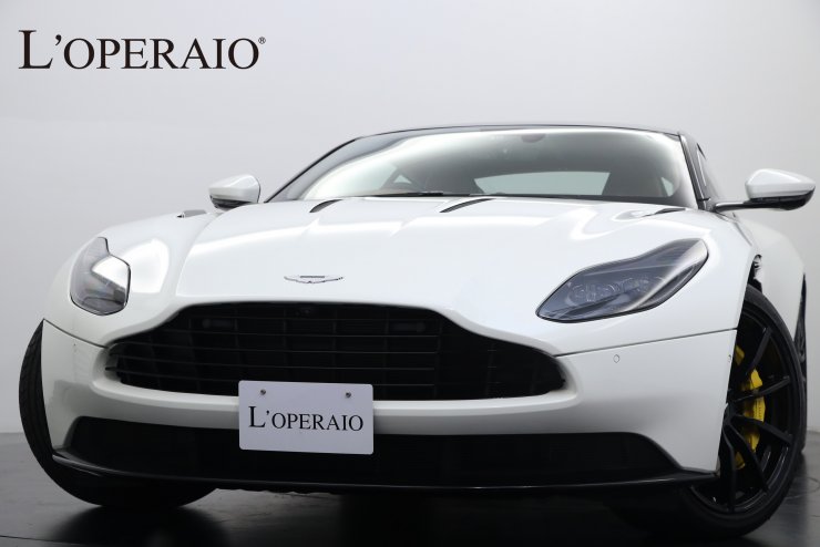 アストンマーティン DB11 AMR 茶革/黒アルカンターラ