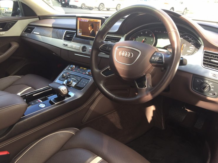 アウディ A8 L 4.0 TFSIクワトロ Audiデザインセレクション 茶革