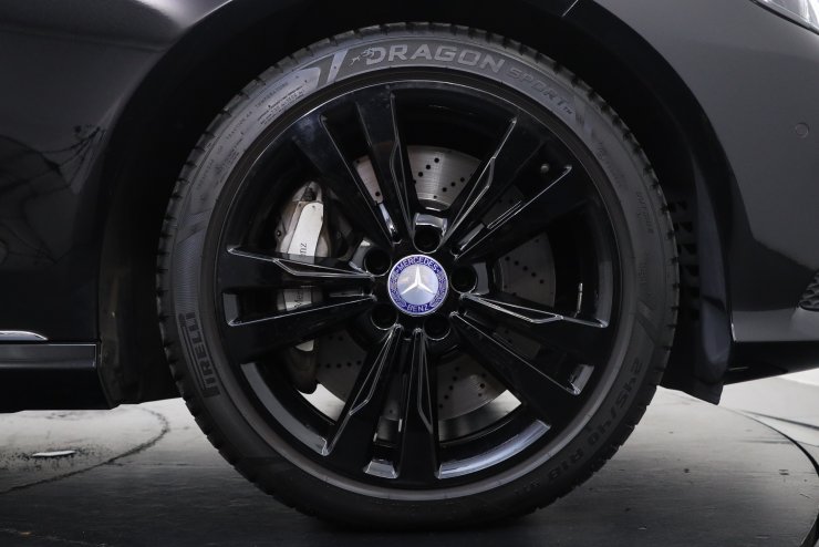 メルセデスベンツ Eクラス E550W アバンギャルド 純正ブラックアウト18