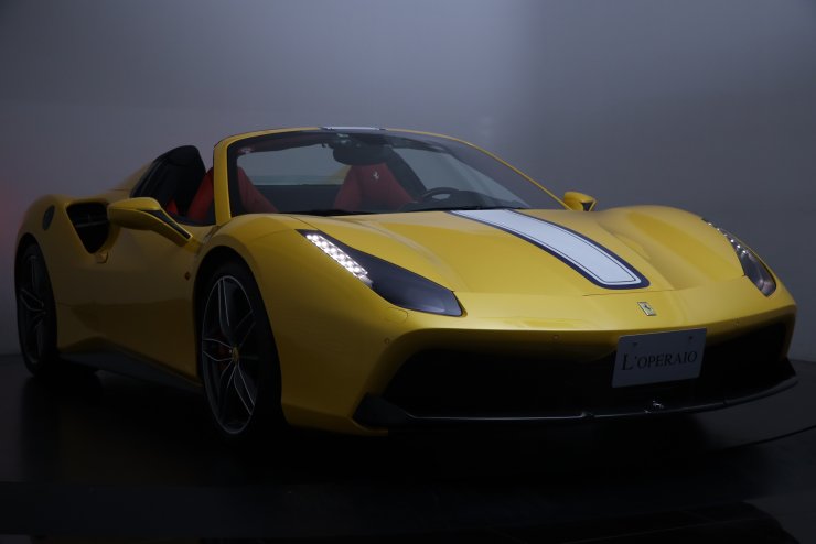 フェラーリ 488 スパイダー F1 DCT ディーラー車 レッド/ブラック