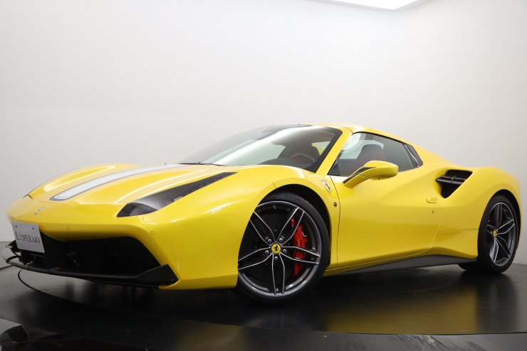 フェラーリ 488 スパイダー F1 DCT ディーラー車 レッド/ブラック