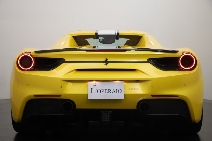 フェラーリ 488 スパイダー F1 DCT ディーラー車 レッド/ブラック