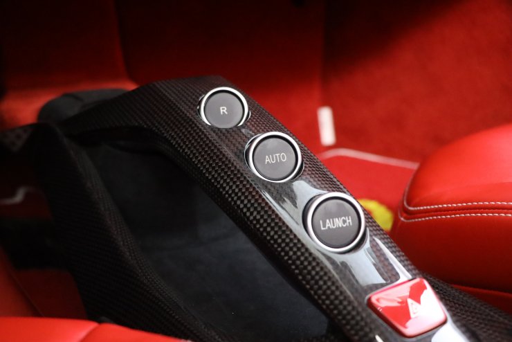 フェラーリ 488 スパイダー F1 DCT ディーラー車 レッド