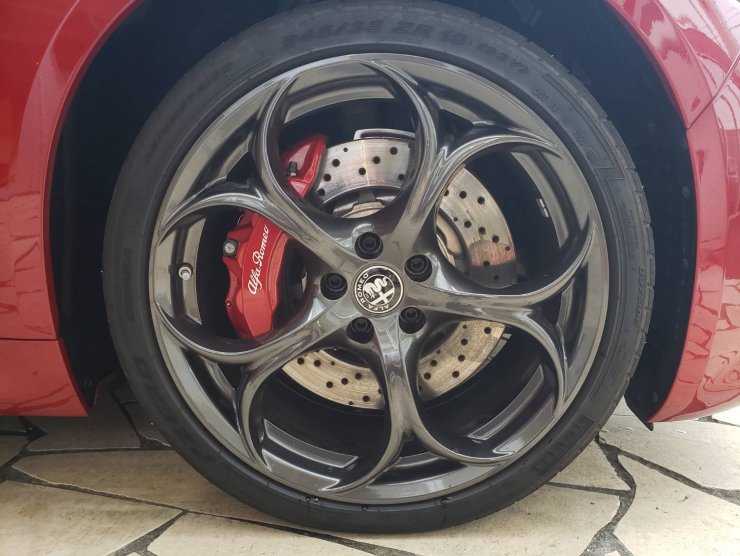 アルファロメオ ジュリア Quadrifoglio 有償色・コンペティツィオーネ