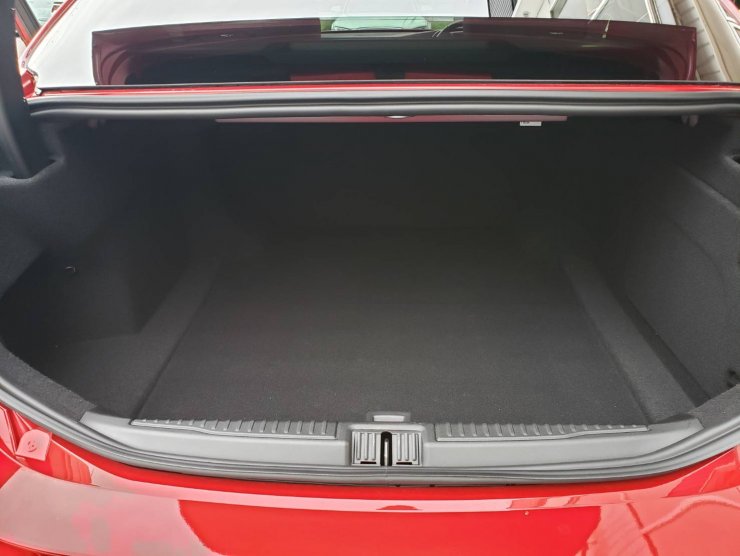 アルファロメオ ジュリア Quadrifoglio 有償色・コンペティツィオーネ