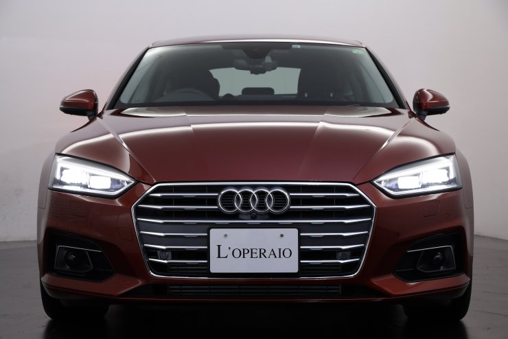 アウディ A5スポーツバック 40TFSI Sport 現行モデル 有償色