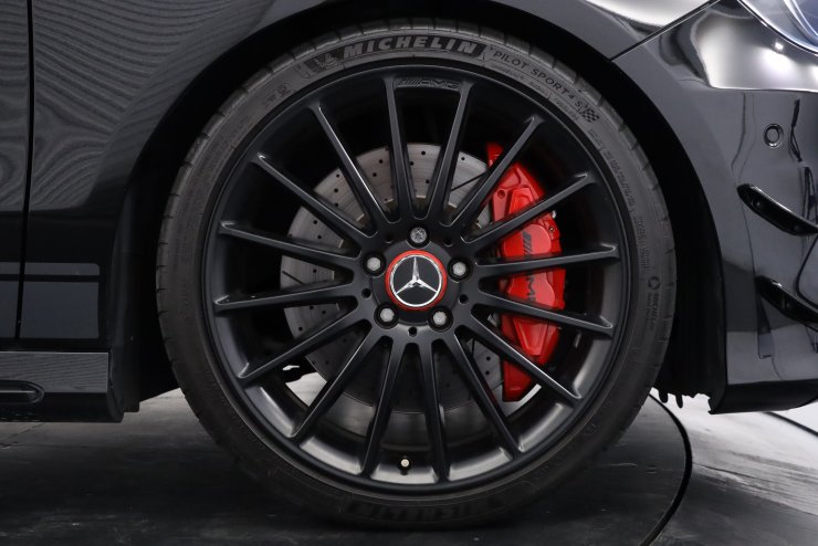 AMG Aクラス A45 4マチック エディション1 限定600台(黒