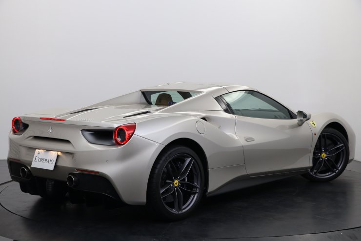 フェラーリ 488 Spyder F1DCT 正規ディーラー車 カーボンファイバーLED