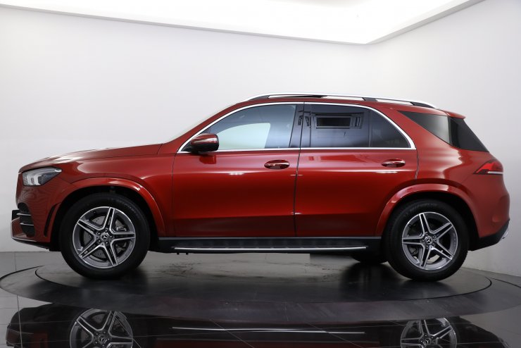 メルセデスベンツ GLEクラス GLE300d 4MATIC 有償カラー AMGライン