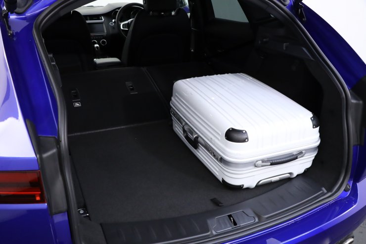 ジャガー E-PACE試乗】待望の180馬力ディーゼルが上陸！加速は力強く高速巡航は快適 | GoodsPress Web - Part 2 ジャガー E-Pace X540 2017-2022 車用カ​​ーゴライナー 全天候型 TPE トランクマット トレイ トランクカー