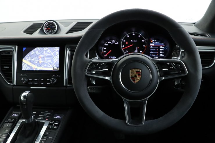 ポルシェ マカン Turbo Performance PDK スポーツクロノPKG スポーツ