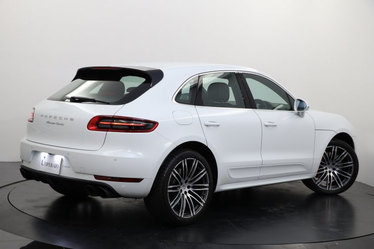 ポルシェ マカン Turbo Performance PDK スポーツクロノPKG スポーツ