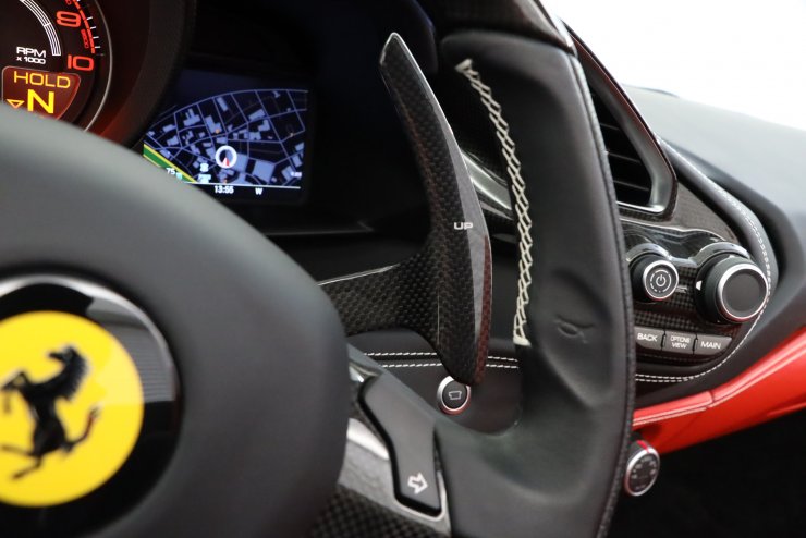 フェラーリ 488 spyder 正規ディーラー車 ロッソフェラーリレザー LED