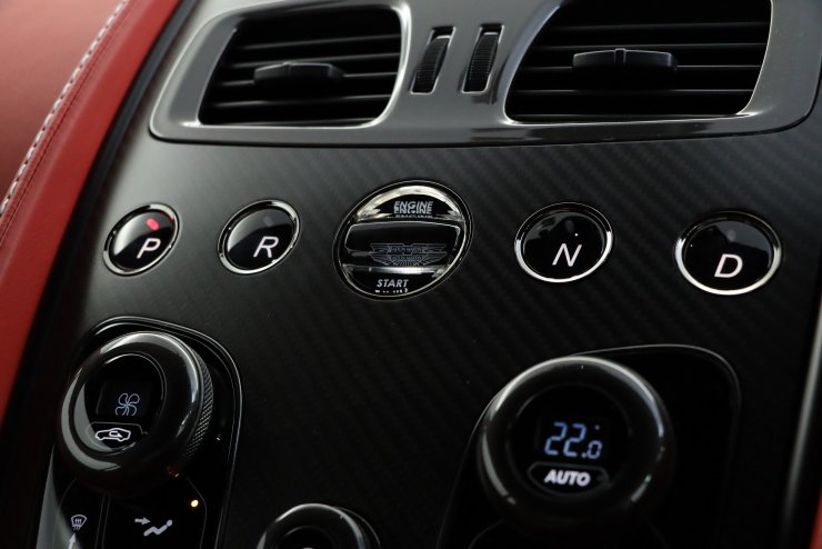 アストンマーティン ヴァンキッシュ タッチトロニック2 4人乗り