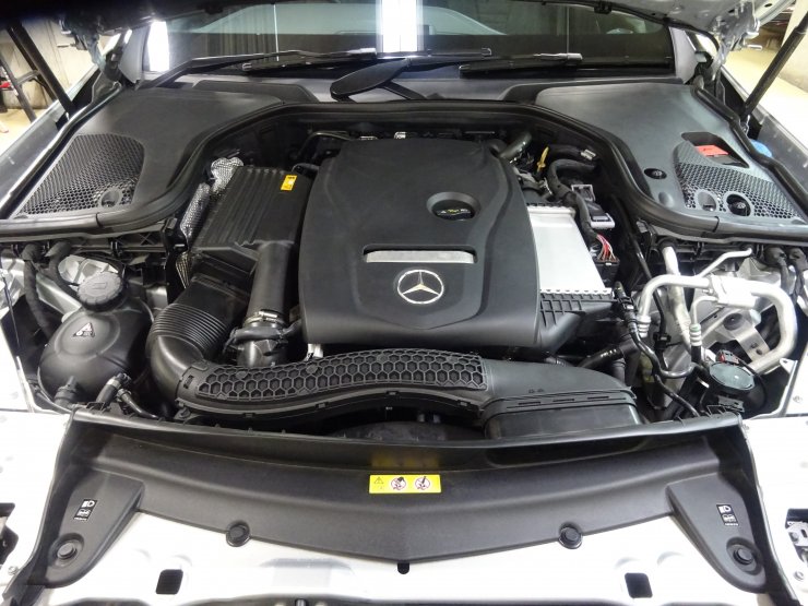 メルセデスベンツ Eクラス E200アバンギャルドAMGライン LEDヘッド