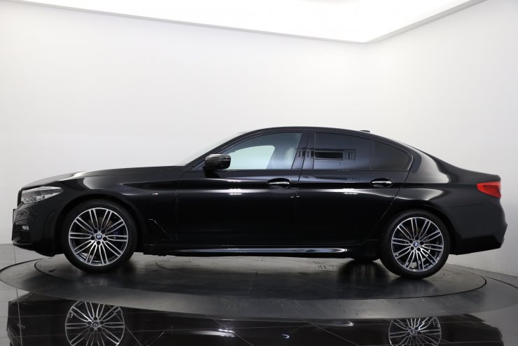 BMW 5シリーズ 530i Mスポーツ 有償色 アイボリーレザー