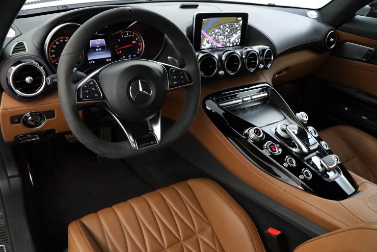 メルセデスベンツ AMG GT Ｓ Carbon Performance Limited 特別仕様車日本限定20台 カーボンブレーキ  パフォーマンスエギゾースト AMGカーボンエクステリアPKG サドルブラウンレザー【車検令和4年5月迄】中古車
