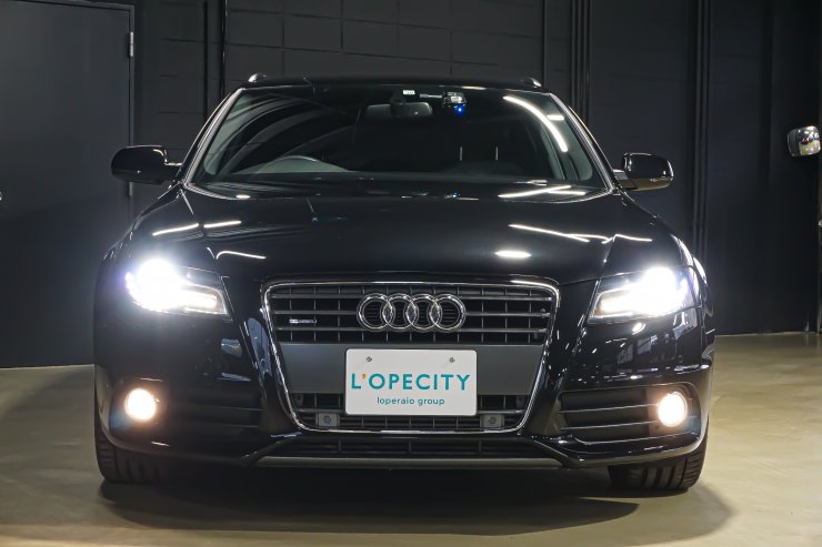 アウディ A4アバント A4アバント2.0TFSI-q SラインPKG 4WD純正18インチ