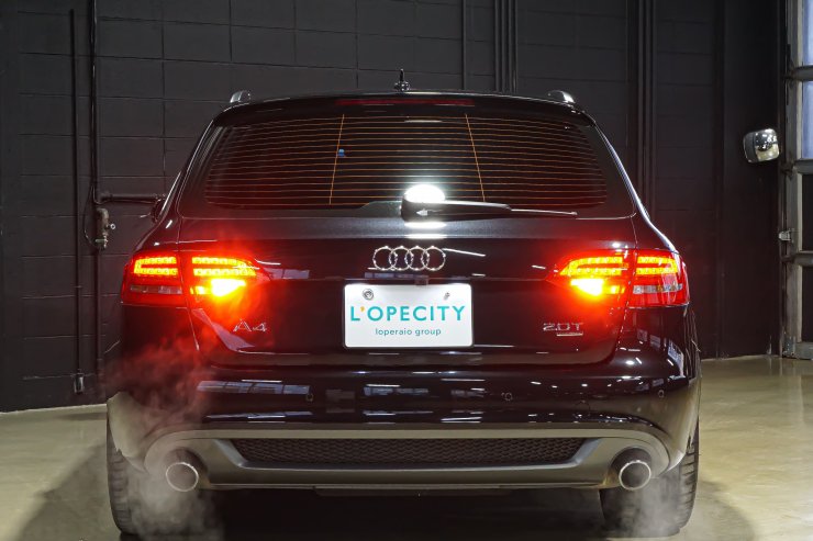 アウディ A4アバント A4アバント2.0TFSI-q SラインPKG 4WD純正18インチ