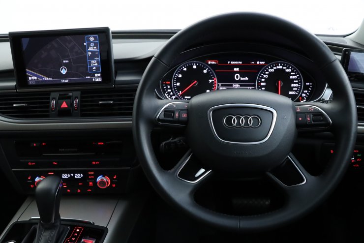 アウディ A6アバント Avant 2.0 TFSI quatro ヌガーブラウンバルコナ