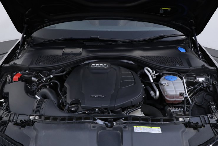 アウディ A6アバント Avant 2.0 TFSI quatro ヌガーブラウンバルコナ