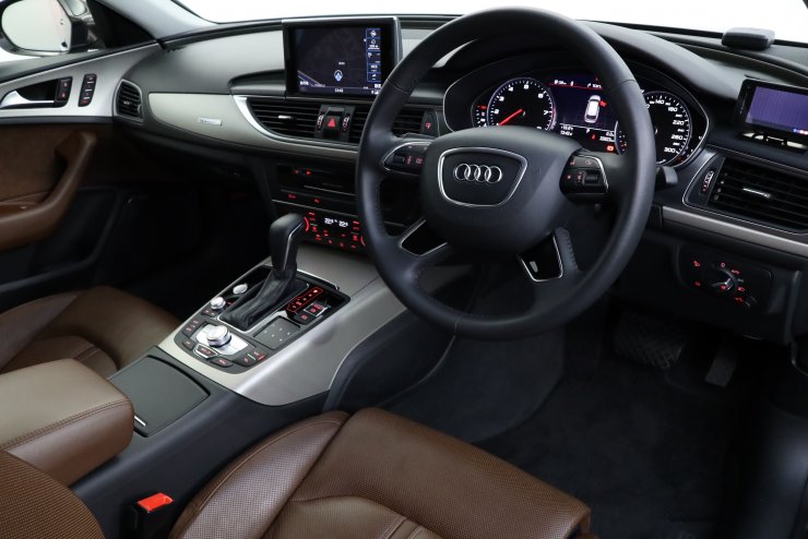 アウディ A6アバント Avant 2.0 TFSI quatro ヌガーブラウンバルコナ