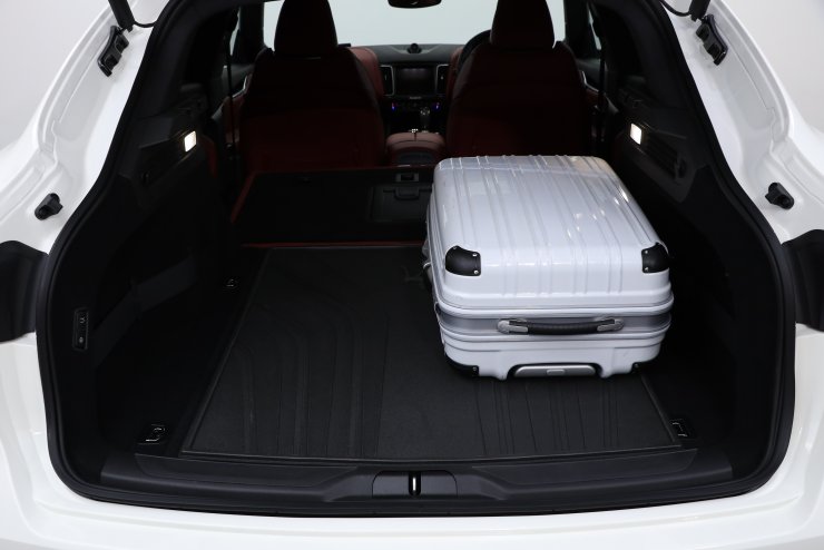 マセラティ レヴァンテ Gran Sport 現行モデル 1オーナー レッドレザー