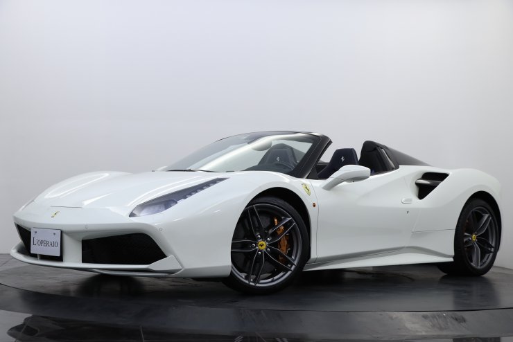 フェラーリ 488 spyder 正規ディーラー車 ホワイト/ブラックバイカラー
