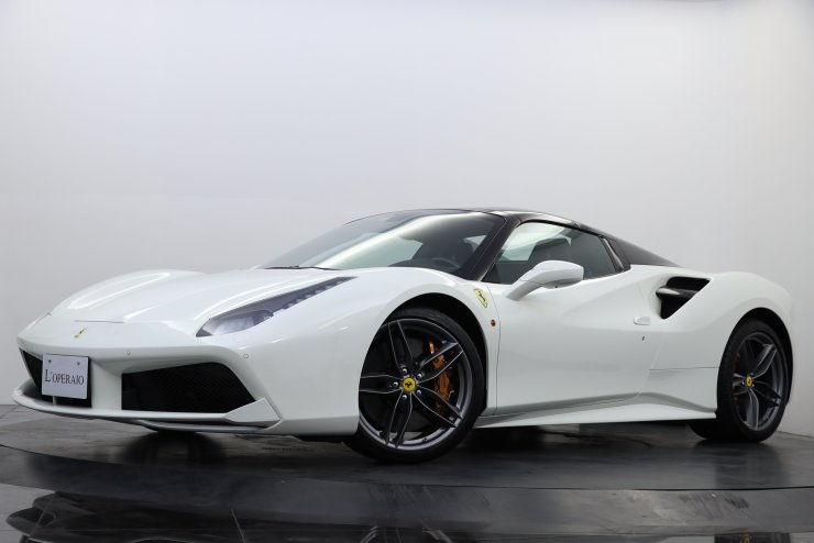 フェラーリ 488 spyder 正規ディーラー車 ホワイト/ブラックバイカラー